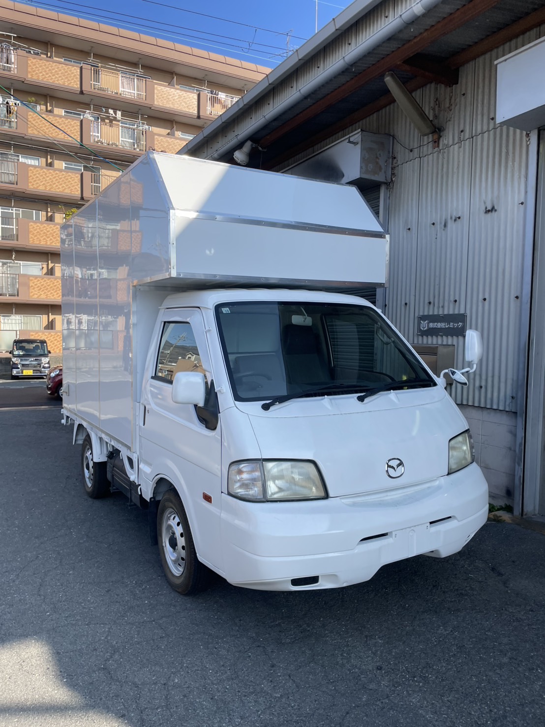 税込220万円　1t　ガソリン車　マツダ　ボンゴ